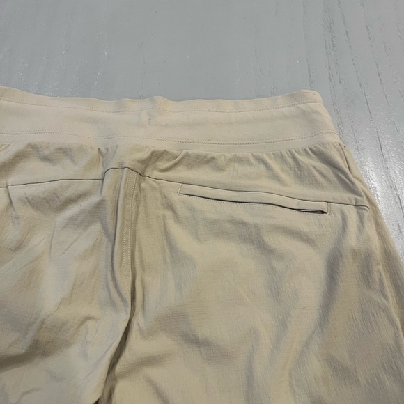 Athleta Women’s Trekkie North Jogger Khaki | 8 - Picture 10 of 12